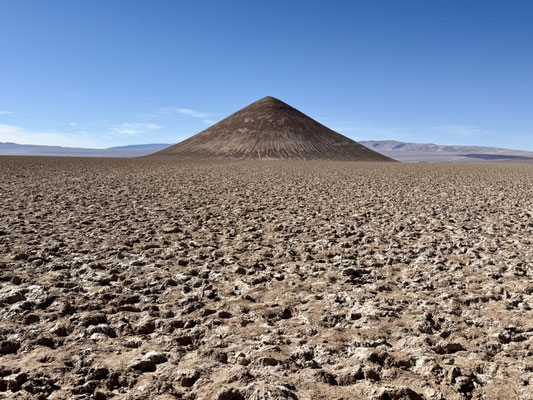 Ein Wunderberg mitten im Salar