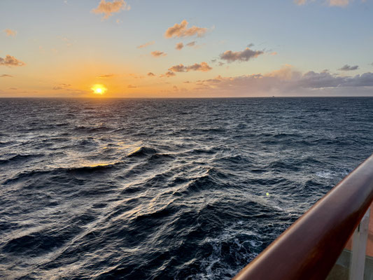 ...und segeln dem Sonnenuntergang entgegen
