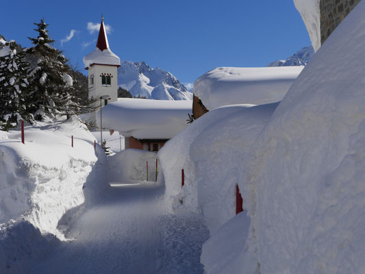 Im Winter 2013/14 türmt sich der Schnee meterhoch im Oberengadin