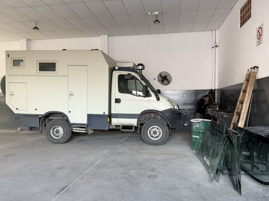 Zum Glück gibt es hier eine Scheibe für den Iveco