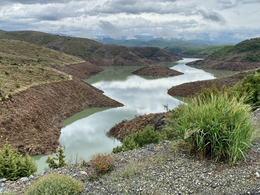 Der Stausee Qafe Molles