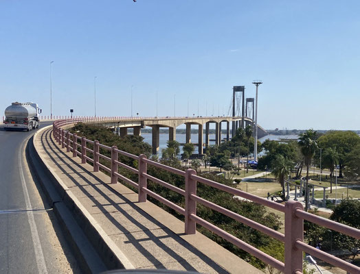 Diese Brücke verbindet Corrientes und Resistencia