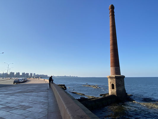 Die Rambla erstreckt sich kilometerlang dem Wasser entlang