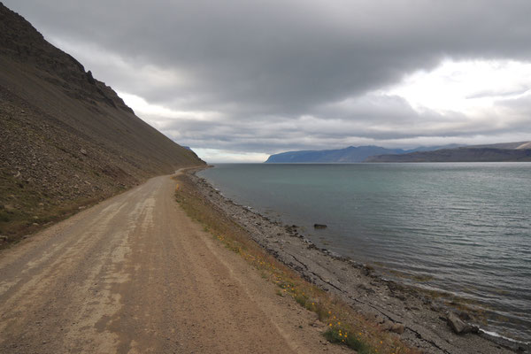 ...und entlang von schönen Fjorden geht es weiter