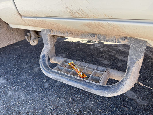 Da hat uns jemand ein Schoggistängeli deponiert, wohl Schweizer auf einer Tour :-)