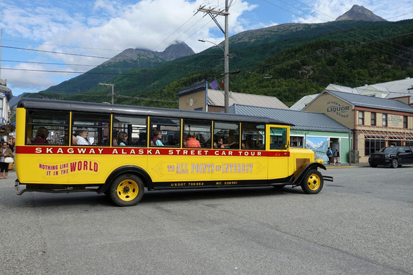 Nostalgische Busfahrten kann man hier buchen