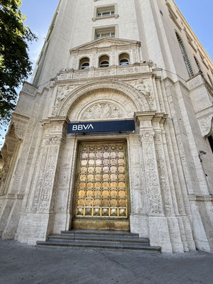 Auch die nächste Bank ist in einem wunderschönen Gebäude zuhause