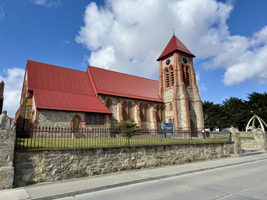 ...mit schöner Kirche