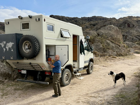 Es gesellt sich ein Wachhund zu uns