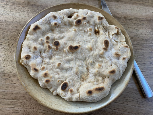 Es gibt Fladenbrot zum Zmorge