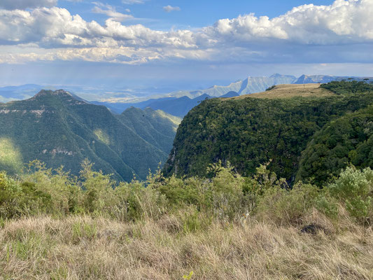 ...mit Blick in den Canyon