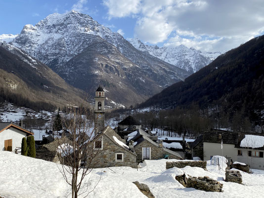 Zuhinterst im Verzascatal hat es noch Schnee