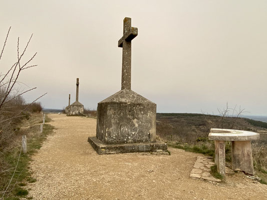 Saharastaub hüllt uns ein auf dem Montagne Trois Croix