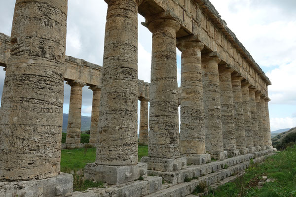 Der Tempel Dorico bei Segesta, von nah...