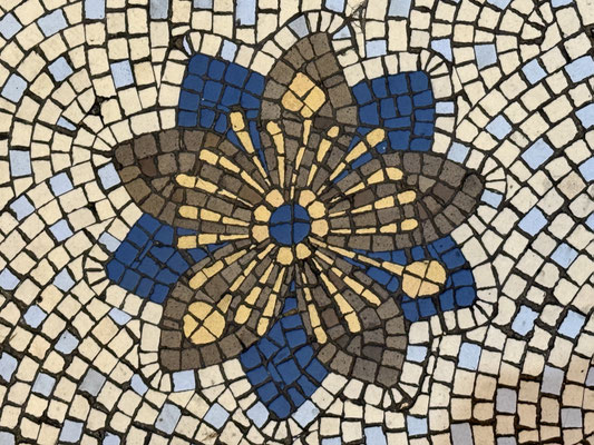Schöne Mosaike in der Kirche