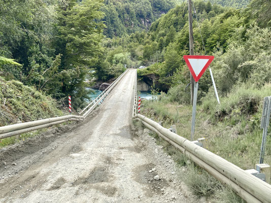 Brückenzufahrt
