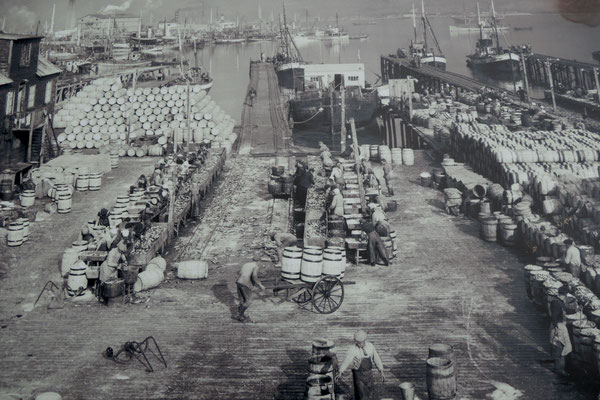 Viel Betrieb hier am Hafen anno dazumal