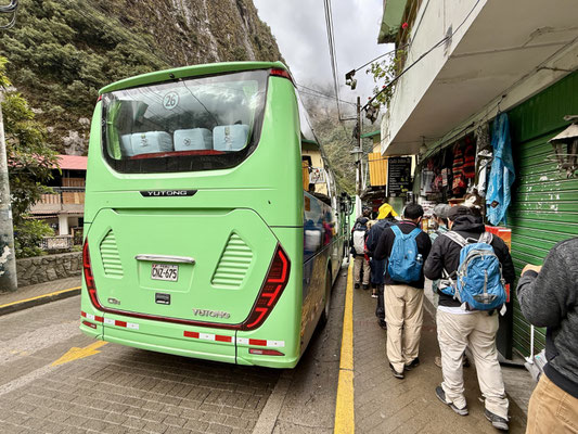 Es geht los, mit dem Bus hinauf zum Machu Picchu