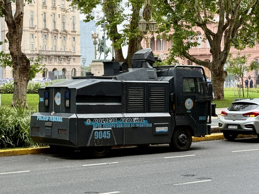 Die Polizei ist auf dem Platz