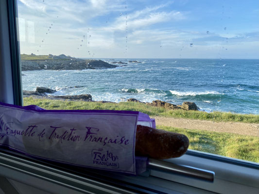 Frisches Baguette zum Zmorge mit super Ausblick