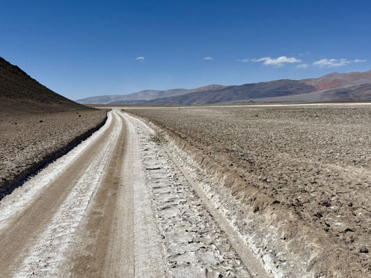 ...und entlang des Salars