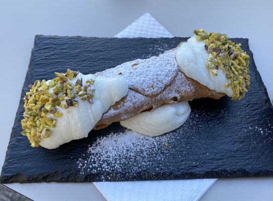 Mmhhh...so ein feines Cannoli!