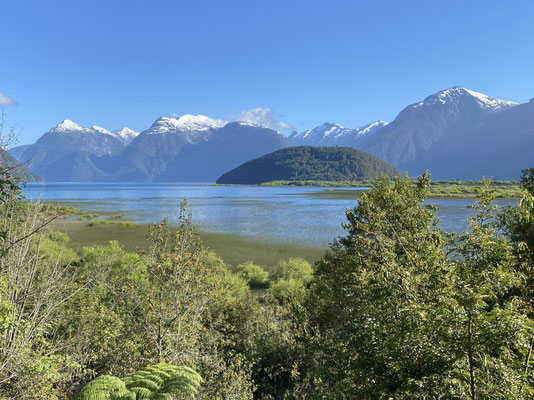 Entlang des Lago Yelcho
