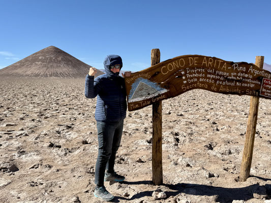 ...mit dem kegelförmigen Berg "Cono de Arita"