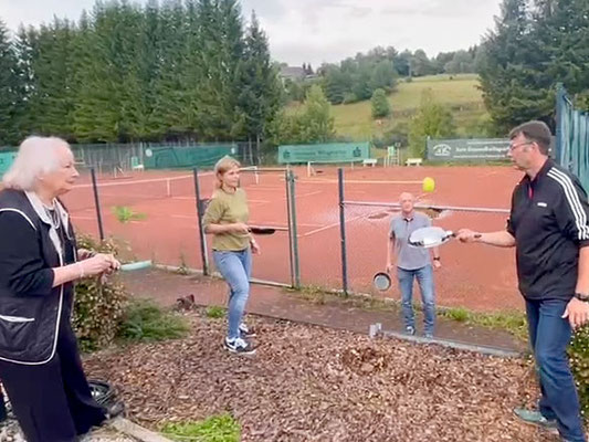 Baumpflanzchallenge 2025 - Einpflanzen am Clubhaus am 28.07.25
