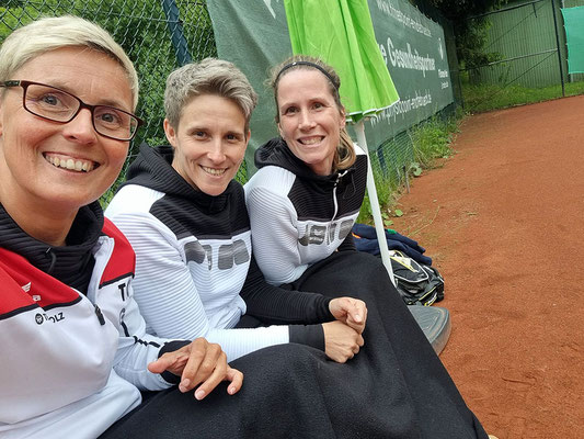 Wittgensteiner Tennissommer - eine Wolldecke ist immer eine gute Idee!