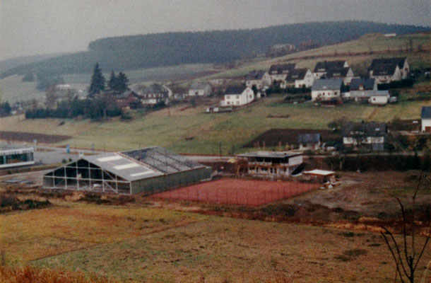 Bau der Tennishalle und des Clubhauses