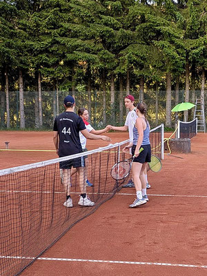 Fairer Shake-Hands nach dem Doppelspiel