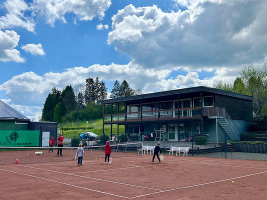 Offene Tennis-Spielstunde für Kinder und Jugendliche am 15.05.2026