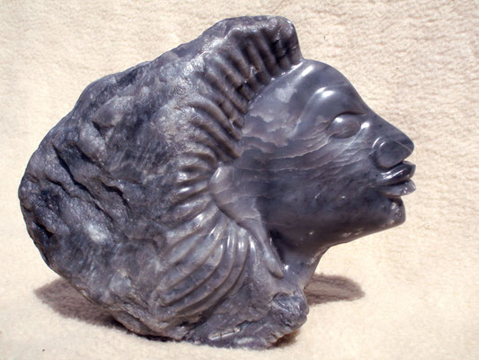 Steinskulptur: Ein Kopf