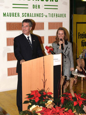 Astrid Roenig interviewt den ehemaligen Bundespräsidenten Dr. Heinz Fischer an.