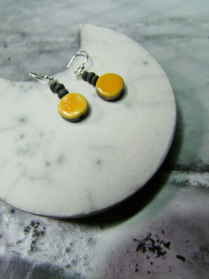 pendant d'oreilles en raku jaune