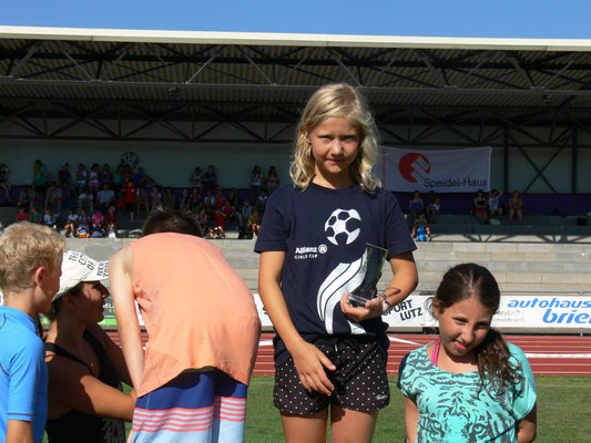 Eva Bahm liebt Fußball und begeistert das Publikum mit Ihrem können! Ihre Stationen waren über TSV Plattenhard und jetzt beim Vfl Sindelfingen unter Vertrag mit 1 Mio Jahresgehalt! Eva Bahm auch beim WFV bekannt und geschätzt und immer ein Highlight