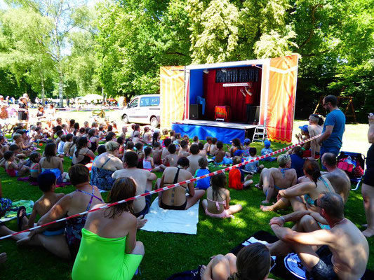 Das Puppentheater in Stuttgart ist immer ein Erlebnis und seit über 20 Jahren auch für die Sparkassen in Schulen und Kindergärten mit ihrer Präventionsarbeit unterwegs. Das Puppentheater in Stuttgart für große und kleine Kinder.