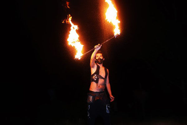 Feuershow aus der Region Karlsruhe fasziniert mit seiner Eleganz bei Ihrem Firmenevent und einer Hochzeit ist die Feuershow für die Region Karlsruhe das absolute Highlight und begeistert jung und alt gleichermaßen. Jetzt anfrage absenden und freuen! 