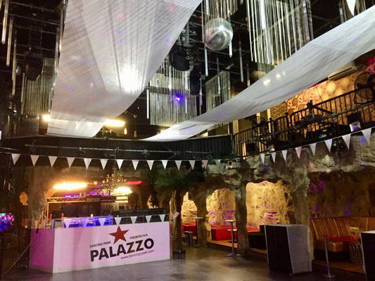 Palazzo Tanzschule - Modeschau AWG - buchen Sie Ihr Rahmenprogramm aus Künstlern aller Kunstrichtungen und Preise. Beste Unterhaltung für Ihren Event wie Geburtstag, Hochzeit und Firmenfeier. Erstklassige Künstler mit Rang und Namen zu guten Preisen.