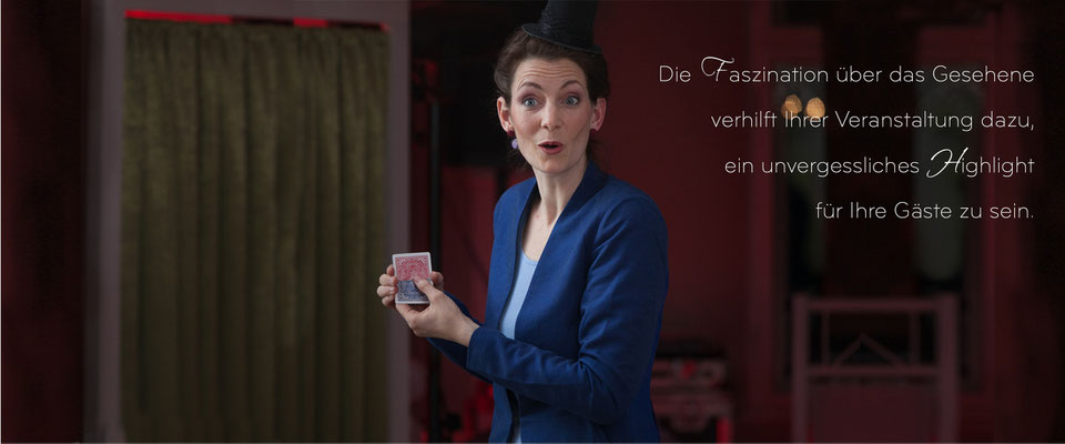 Die Zauberin begeistert mit Ihrem weiblichem Charm Ihre Gäste mit unfassbarer Magie in Stuttgart und ganz Deutschland als Zauberin mit einzigartiger Moderation auch auf Ihrer Messe an Ihrem Messestand immer ein Eyecatcher und Publikumsmagnet. 
