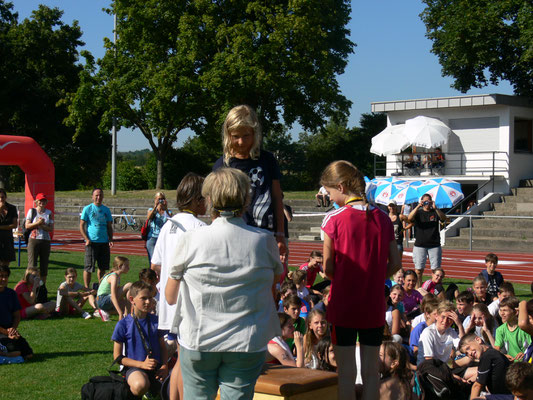 Eva Bahm liebt Fußball und begeistert das Publikum mit Ihrem können! Ihre Stationen waren über TSV Plattenhard und jetzt beim Vfl Sindelfingen unter Vertrag mit 1 Mio Jahresgehalt! Eva Bahm auch beim WFV bekannt und geschätzt und immer ein Highlight