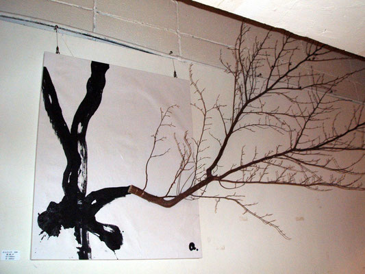 木 Tree  (2008)　墨、紙、木材、木製パネル ink on paper, wood, wood frame 727x606mm wood 1800mm