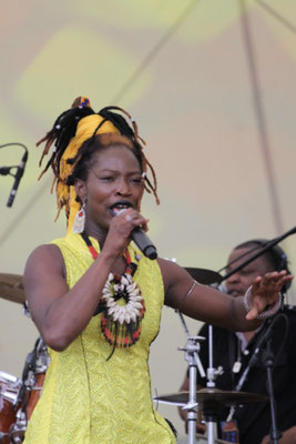 DOBET GNAHORÉ  - The powerful singer from the ivory coast - IN WÜ - AFRICA FESTIVAL 2010