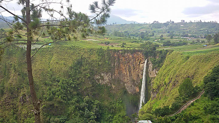 Sipisopiso Wasserfall bei Berastagi