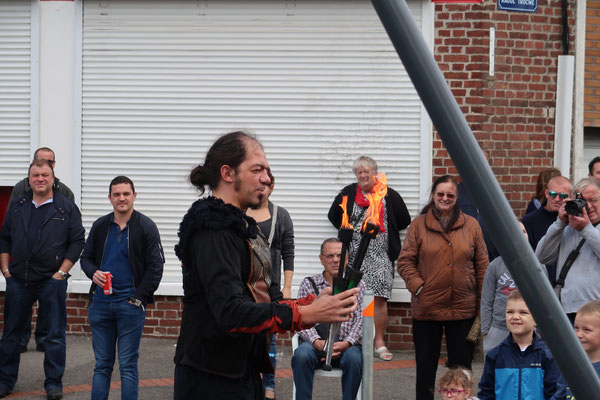Le voilà le jongleur de feu
