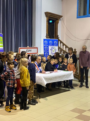 La signature entre l'Agence et la mairie