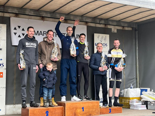 Matthijs en Stef gehuldigd als winnaars van de langen afstand