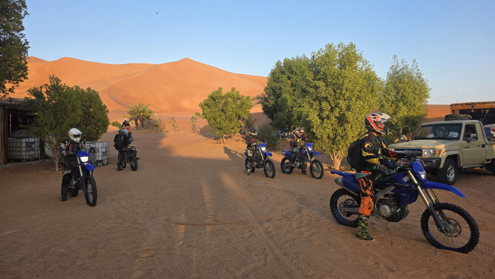 ENDURO GROUP AT CAMP IN THE DESERT OMAN