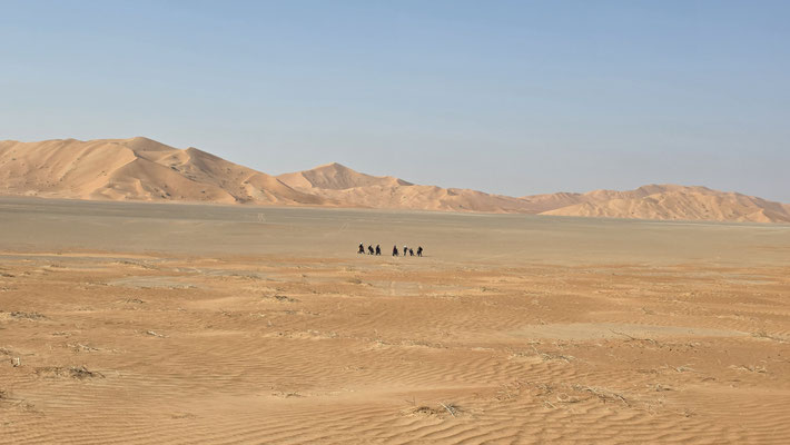 WIDE DESERT PLAIN WITH MOUNTAINS OMAN